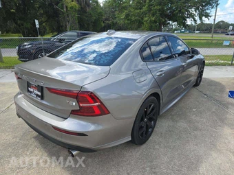2019 Volvo S60 T5 Momentum – miniatura 3