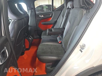 2019 Volvo XC40 T4 R-Design – miniatura 13