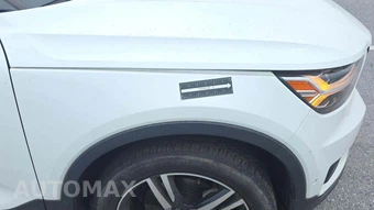 2019 Volvo XC40 T4 R-Design – miniatura 23