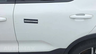 2019 Volvo XC40 T4 R-Design – miniatura 24