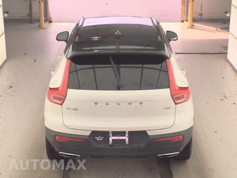 2019 Volvo XC40 T4 R-Design – miniatura 5
