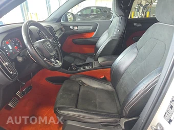 2019 Volvo XC40 T4 R-Design – miniatura 7