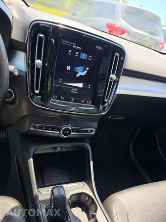 2019 Volvo XC40 T5 Momentum - miniatura 10