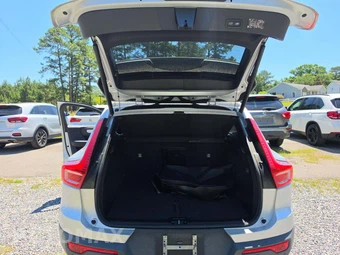 2019 Volvo XC40 T5 Momentum - miniatura 14