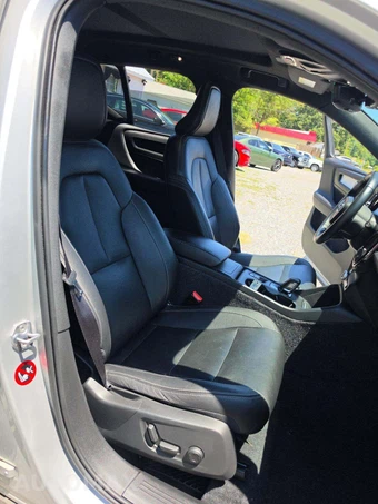 2019 Volvo XC40 T5 Momentum - miniatura 18