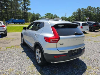 2019 Volvo XC40 T5 Momentum - miniatura 2