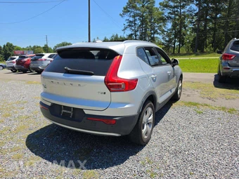 2019 Volvo XC40 T5 Momentum - miniatura 3