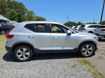 2019 Volvo XC40 T5 Momentum - miniatura 4