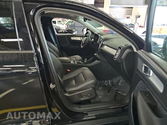 2019 Volvo XC40 T5 Momentum - miniatura 8