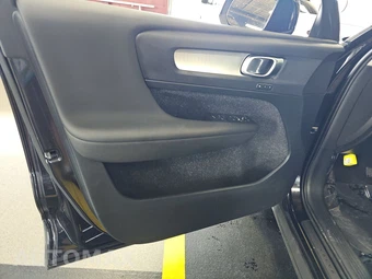 2019 Volvo XC40 T5 Momentum - miniatura 9