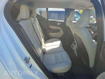 2019 Volvo XC40 T5 Momentum – miniatura 16