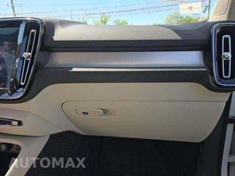 2019 Volvo XC40 T5 Momentum – miniatura 19