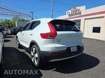 2019 Volvo XC40 T5 Momentum – miniatura 2