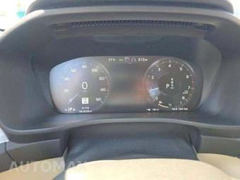 2019 Volvo XC40 T5 Momentum – miniatura 9