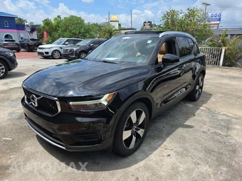 2019 Volvo XC40 T5 Momentum