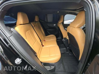 2019 Volvo XC40 T5 Momentum – miniatura 16