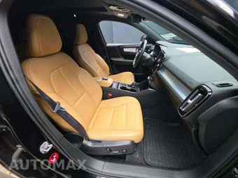 2019 Volvo XC40 T5 Momentum – miniatura 18