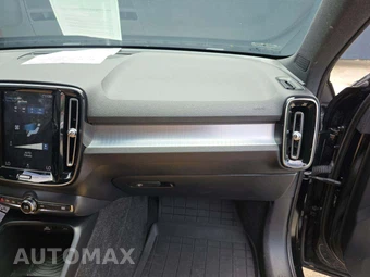 2019 Volvo XC40 T5 Momentum – miniatura 19