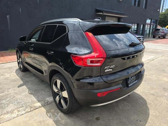2019 Volvo XC40 T5 Momentum – miniatura 2