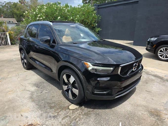 2019 Volvo XC40 T5 Momentum – miniatura 4