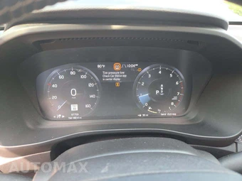 2019 Volvo XC40 T5 R-Design – miniatura 9