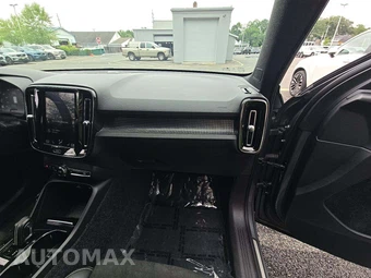 2019 Volvo XC40 T5 R-Design – miniatura 19