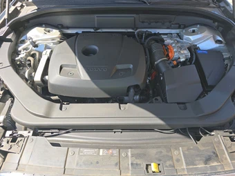 2019 Volvo XC60 Plug-In Hybrid T8 Momentum - miniatura 16