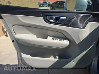 2019 Volvo XC60 Plug-In Hybrid T8 Momentum - miniatura 9
