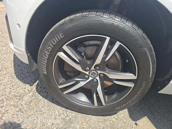 2019 Volvo XC60 Plug-In Hybrid T8 R-Design - miniatura 20