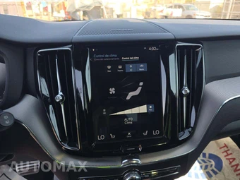 2019 Volvo XC60 Plug-In Hybrid T8 R-Design - miniatura 10