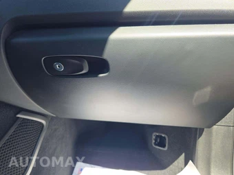 2019 Volvo XC60 Plug-In Hybrid T8 R-Design - miniatura 19