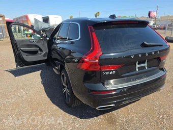 2019 Volvo XC60 Plug-In Hybrid T8 R-Design - miniatura 2