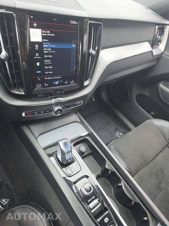 2019 Volvo XC60 Plug-In Hybrid T8 R-Design - miniatura 7