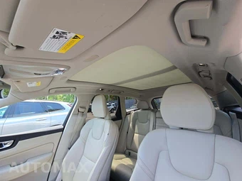 2019 Volvo XC60 T5 Momentum – miniatura 11