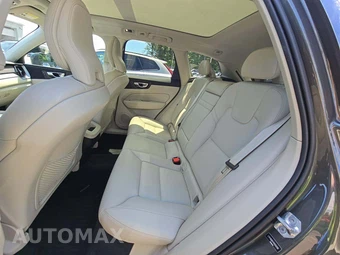 2019 Volvo XC60 T5 Momentum – miniatura 13