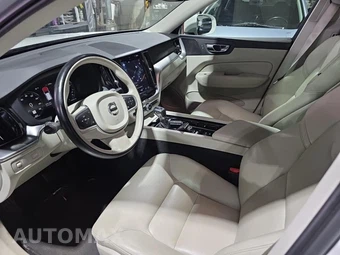 2019 Volvo XC60 T5 Momentum – miniatura 13