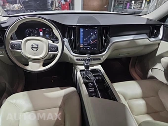 2019 Volvo XC60 T5 Momentum – miniatura 14
