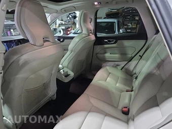 2019 Volvo XC60 T5 Momentum – miniatura 16
