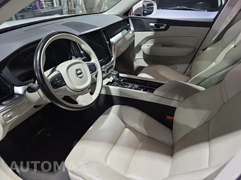 2019 Volvo XC60 T5 Momentum – miniatura 21