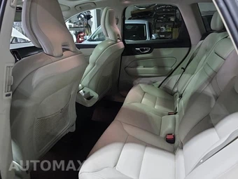2019 Volvo XC60 T5 Momentum – miniatura 25