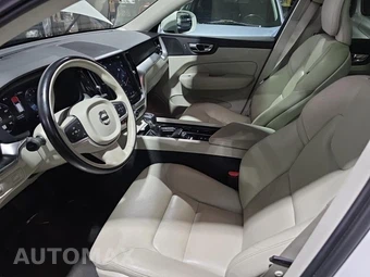 2019 Volvo XC60 T5 Momentum – miniatura 26