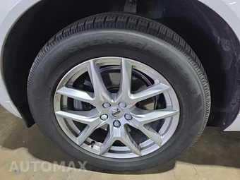 2019 Volvo XC60 T5 Momentum – miniatura 8