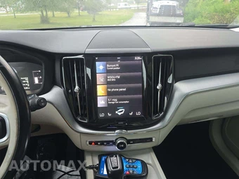 2019 Volvo XC60 T5 Momentum – miniatura 10
