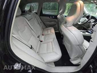 2019 Volvo XC60 T5 Momentum – miniatura 16