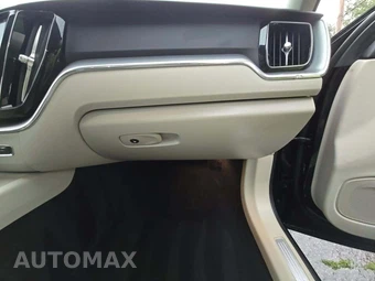 2019 Volvo XC60 T5 Momentum – miniatura 19