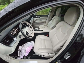 2019 Volvo XC60 T5 Momentum – miniatura 6