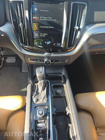 2019 Volvo XC60 T6 Momentum – miniatura 11