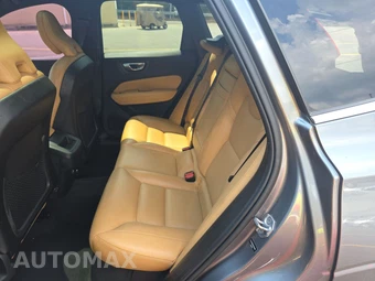 2019 Volvo XC60 T6 Momentum – miniatura 13