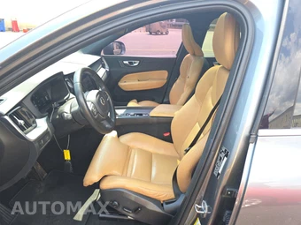 2019 Volvo XC60 T6 Momentum – miniatura 7