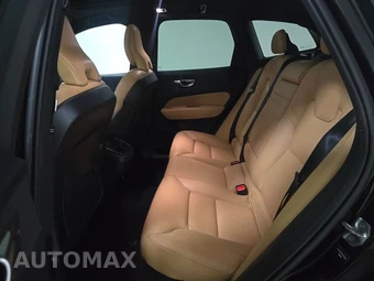 2019 Volvo XC60 T6 Momentum – miniatura 13